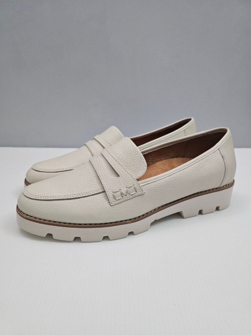Vionic Cheryl II Lug Sole Penny Loafer Womens 11 Ivory Leather Comfort Platform